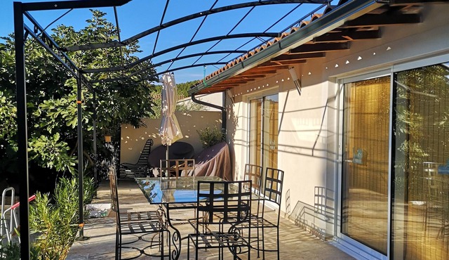 New apartment, self-contained 2 Adults AB 2060544