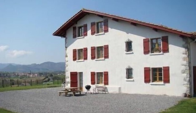 New apartment, view over the historical village and the Spanish Pyrenees