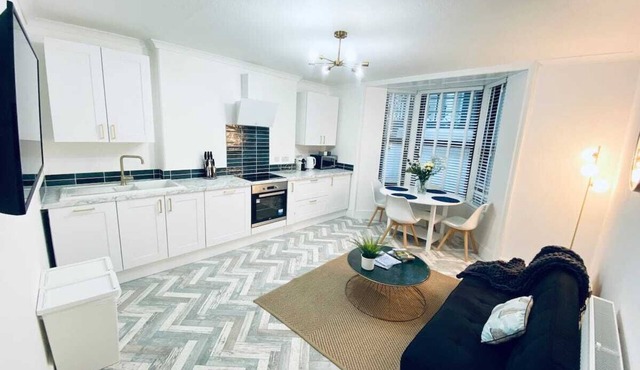 NEW Apartment: wild swimming & coast walks - 2 bed