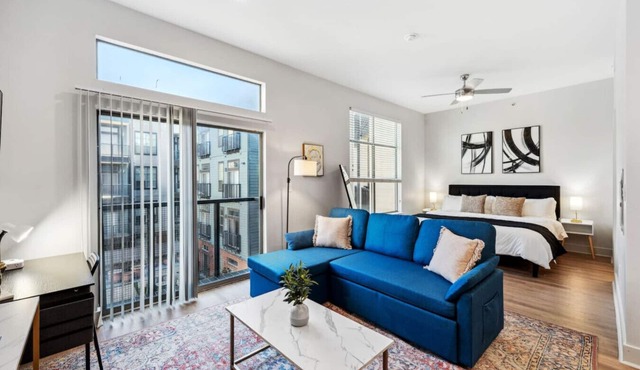 New Apt in DeepEllum with Pool and Parking near Baylor Med