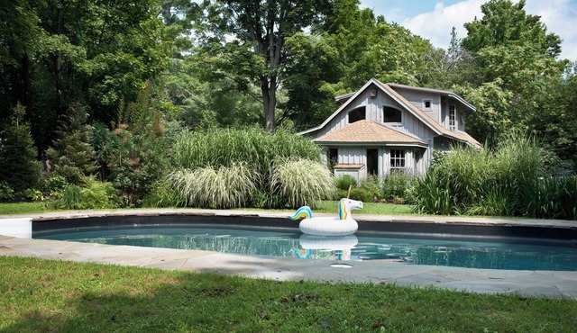 NEW: Architect-designed historic CARRIAGE HOUSE w/heated pool, AC, walk to town!