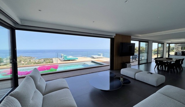 New architect-designed villa 2021 - 3 min. drive from the beach