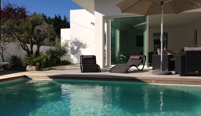 New architect house, quiet with heated pool