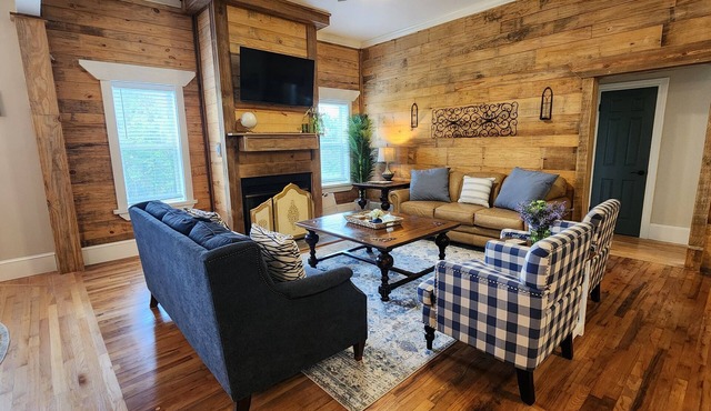 NEW Arrow Grove Farmhouse Renovated Quiet Farmhouse 25 minutes from Kyle Field