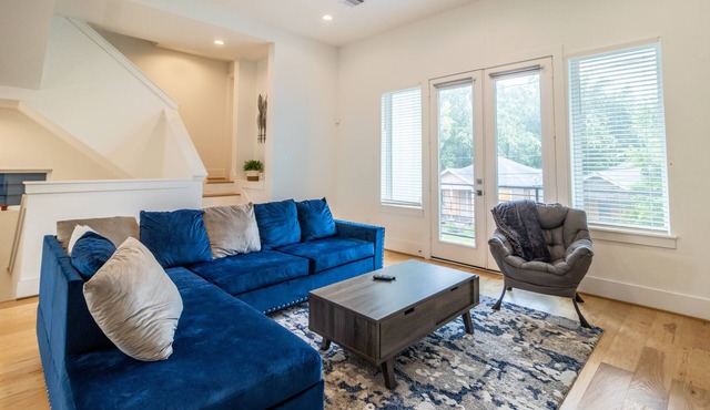 New Art Deco Tall Townhome Near Downtown Houston