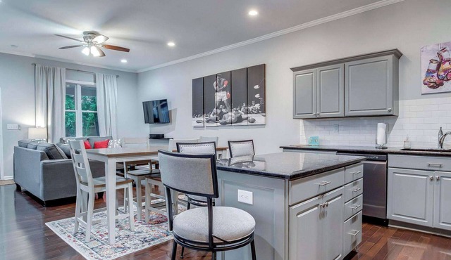 New! - At Home in the Highlands 4br/2ba Walkable!