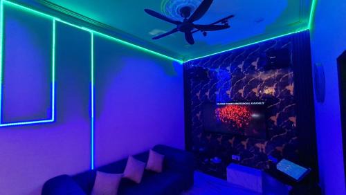 NEW! AURORA HIDEAWAY VILLA 35pax 7R7B PRIVATE POOL, KTV, BBQ, ARCADE GAMES, 5min to BEACH