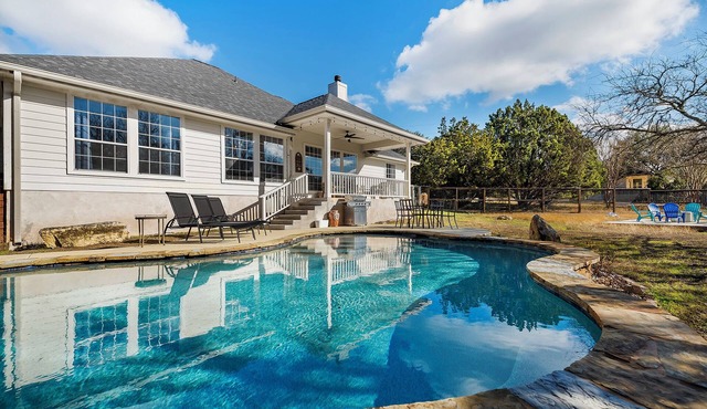 NEW Austin Hill Country -Modern, comfortable, private home - pool, fire pit, 4bd