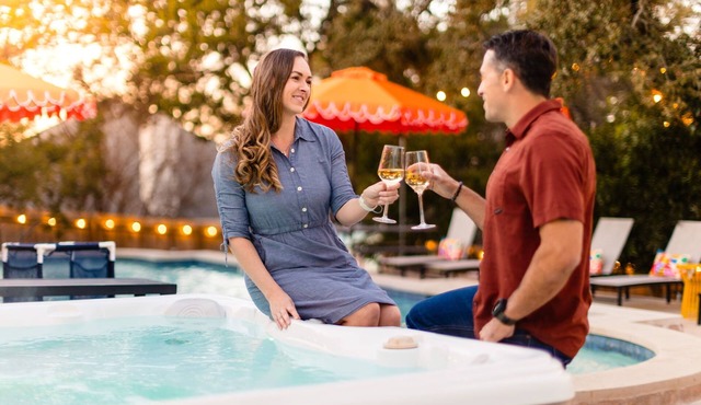 New Austin Luxe Retreat with Heated Pool+Arcade+Theater+Fire Pit
