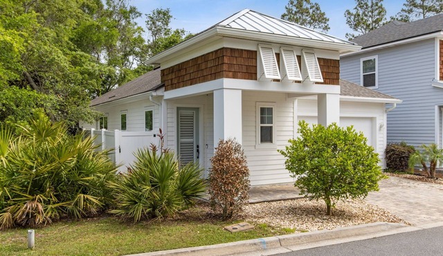 NEW! Avail Jun-Aug. 30 Day Rates Only. Walk to Beach Along Egans Greenway
