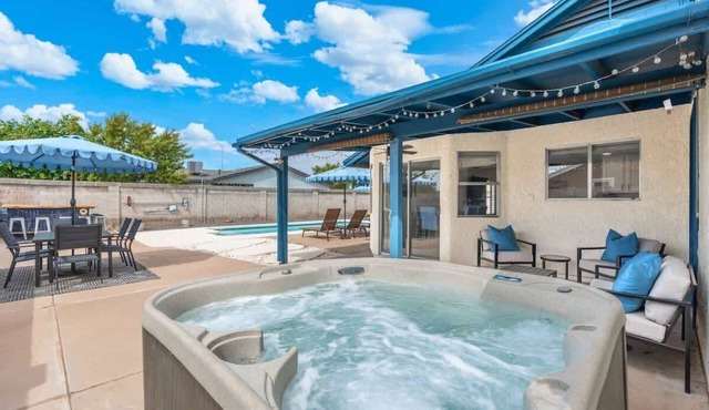 *NEW* Backyard Oasis! Heated Pool, Spa, Mini Golf!