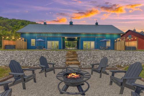 New Barndo/Kayak Launch/2 Private Hot Tubs