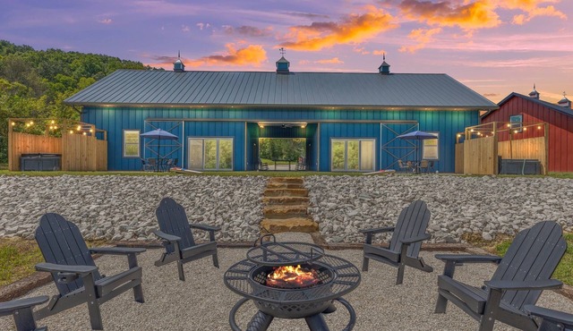 New Barndo/Kayak Launch/2 Private Hot Tubs