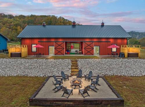 New Barndo/Private River Access/2 Private Hot Tub