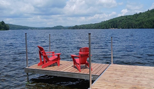 *New*Barry's Bay Cottage on Trout Lake -close to all amenities!