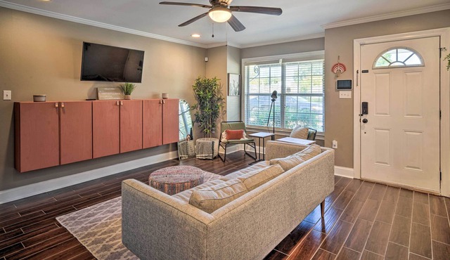 NEW! Baton Rouge Townhome Near Shopping + Dining!