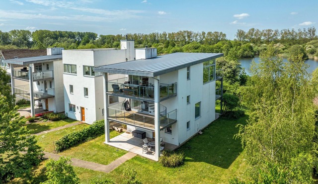 *NEW* Bauhinia House: Spa Access and Lakeside Home