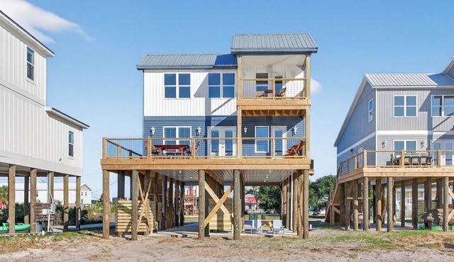 New Bay Cottage! Private Pier, Kayaks, Bring a Boat, Easy Beach Access! Dogs OK!