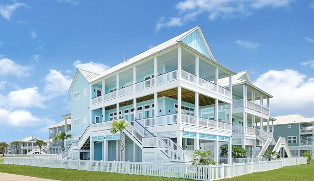 New beach home Beachside Village 5-bdrm 5 ensuite baths, 900ft from the beach