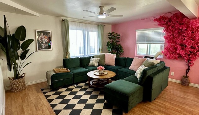NEW! Beach Home w/Gym + Cuddle Couch