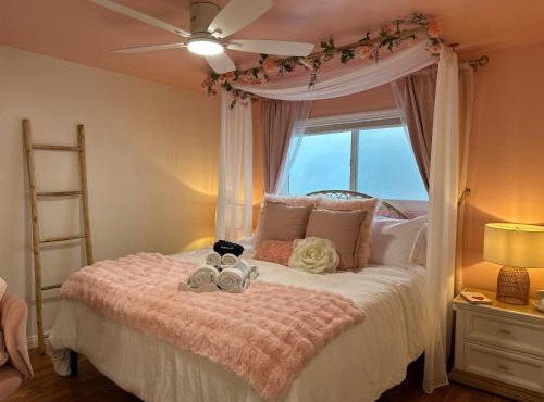NEW Beach Home with Canopy Bed and Work Spaces