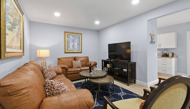 NEW BEACH LISTING, Walk-Beach, Surfing, Scuba, Close-Dining, Wi-Fi