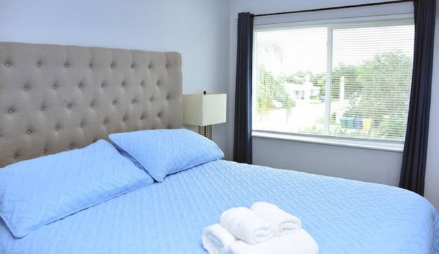 NEW BEACH LISTING -Walk To Beach, BBQ Grill, Scuba, Beach Chairs