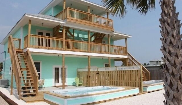 New Beach Townhouse w/Private Pool - Steps from the Beach