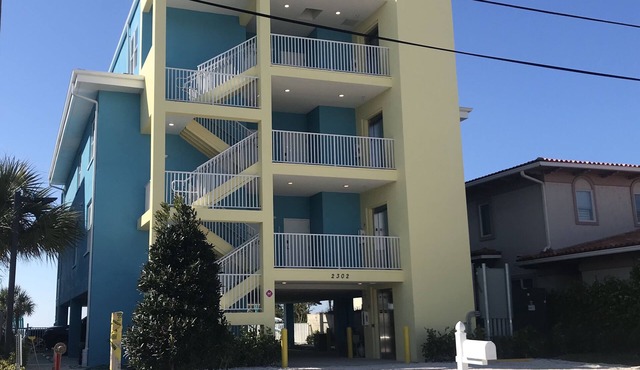 NEW BEACHFRONT BOUTIQUE BLDG. 6 Units Heat Pool Sleeps 36 INDIAN ROCKS BEACH