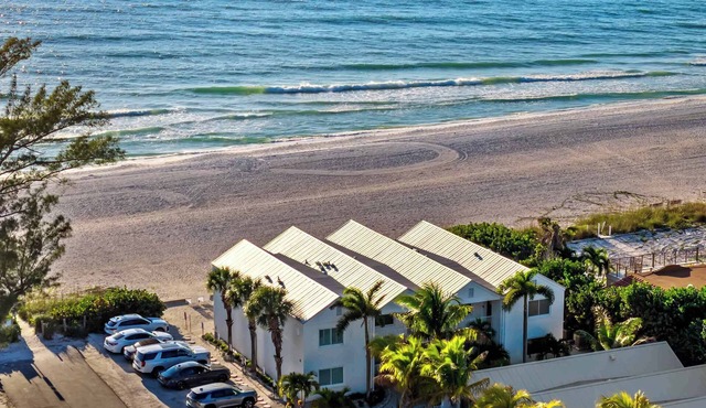 New! Beachfront Paradise! ~Heated Pool! Top Floor