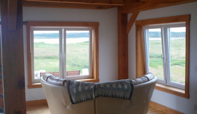New Beachfront Post+beam Cottage, Amazing Sunsets and Just Off Cabot Trail