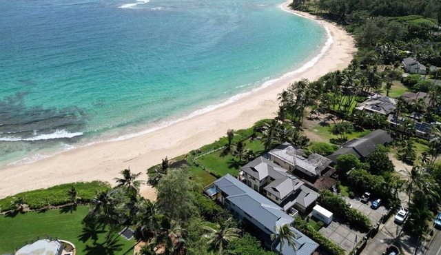 New Beachfront with Pool, Hidden sandy beach North Shore.