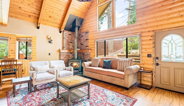 New! Bearadise ~ Peaceful Pinegrove Chalet