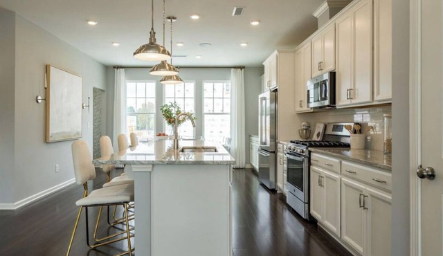 New! Beautiful 5 Bed 4BR Luxe Home!