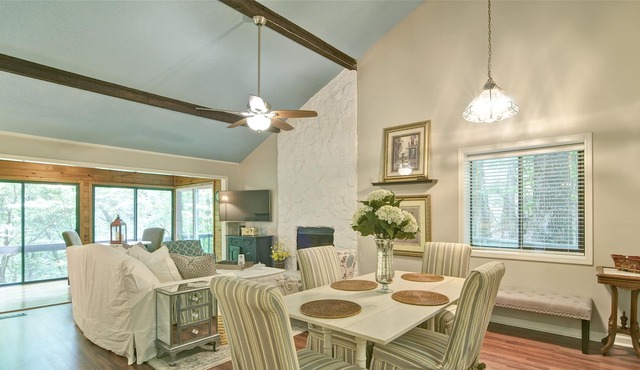 NEW! BEAUTIFUL CABIN IN GATED RESORT COMMUNITY