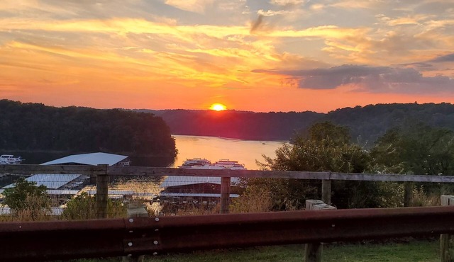 NEW Beautiful Condo I-3 Next to Lake Cumberland