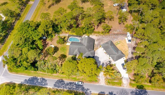 New Beautiful Country Retreat with Luxury Finishes