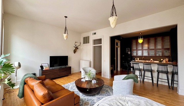 NEW Beautiful Downtown Historic 3 bedroom apartment on iconic Pearl Street