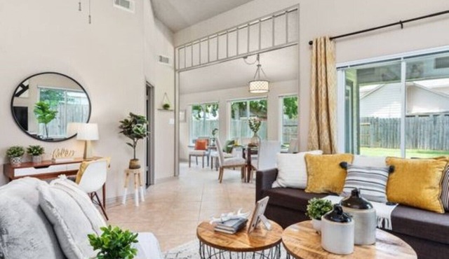 NEW, Beautiful Home Fast Wi-Fi