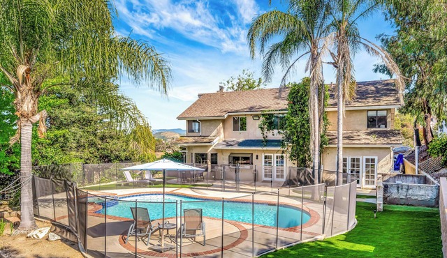 New! Beautiful King Size + Pool + Spa + Pool Table in Agoura Hills!