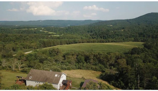 *New* Beautiful Lodge sleeps 10 adults & 3 kids w/Pano Mountain Views *Hot tub*