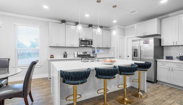 New Beautiful Modern Luxury 3 Bedroom 2.5 Bathroom Homen20 Mins from Galleria