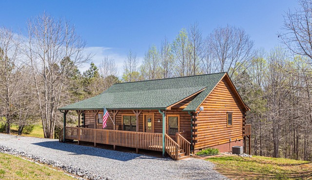 NEW BEAUTIFUL PRIVATE CABIN - 17 miles from Lake Lure & 19 miles from TIEC