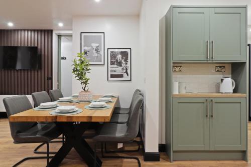 NEW - Beautiful Sheffield House for Team of 9 Contractors - by PureStay Contractor Properties