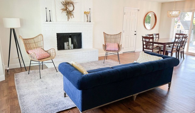 NEW BEAUTIFUL Simply Modern White House + Hot Tub