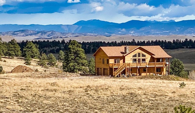 New! Beautiful & Spacious Modern Home on 8+ Acres - Peaks & Prairies Retreat