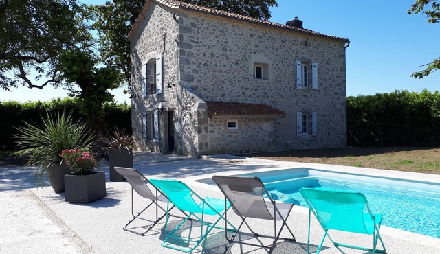NEW: Beautiful stone house with fireplace and swimming pool