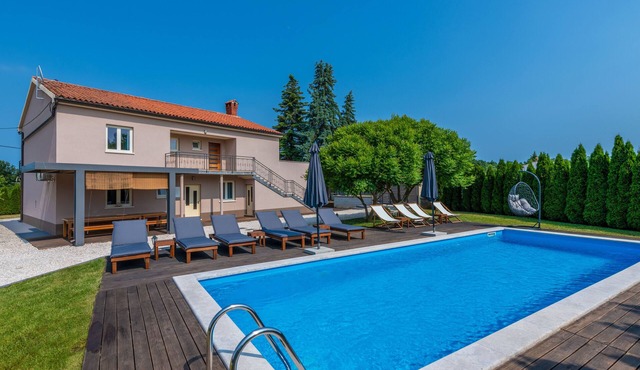 New beautiful Villa! Large private pool in a secluded garden, 6 bedrooms
