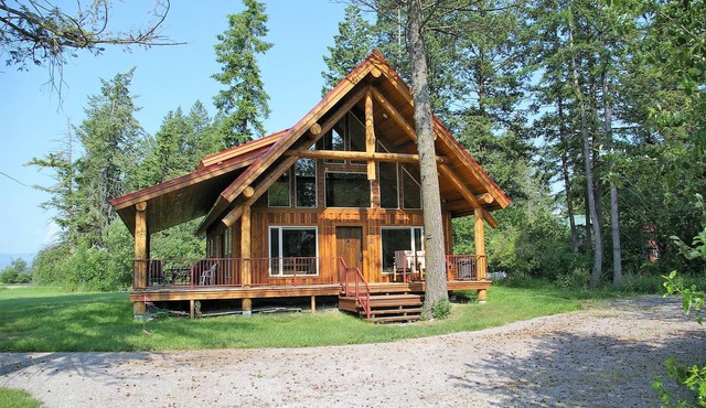 New Beautiful Well Located Cabin just north of Bigfork near the Flathead River!
