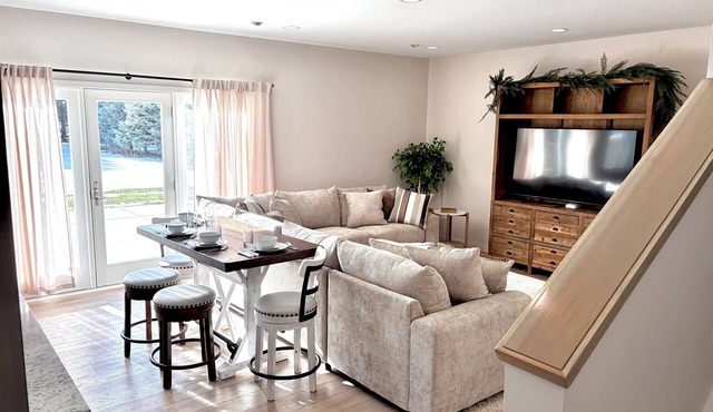 New! Beautifully appointed 3-bedroom townhome 30 min from Purdue - Remington IN